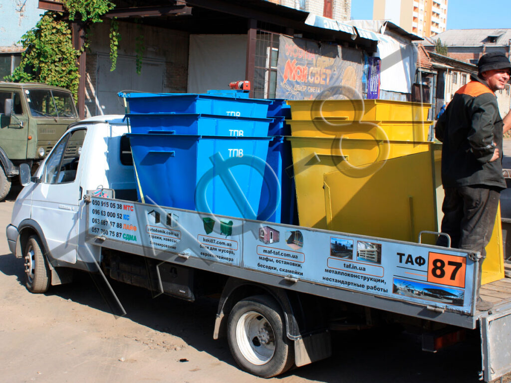 Доставка металевих баків для сміття